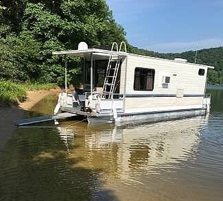 houseboat